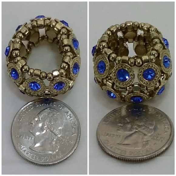 Multi Stone Ring. Goldentone band. Stretchy. - Picture 3 of 8